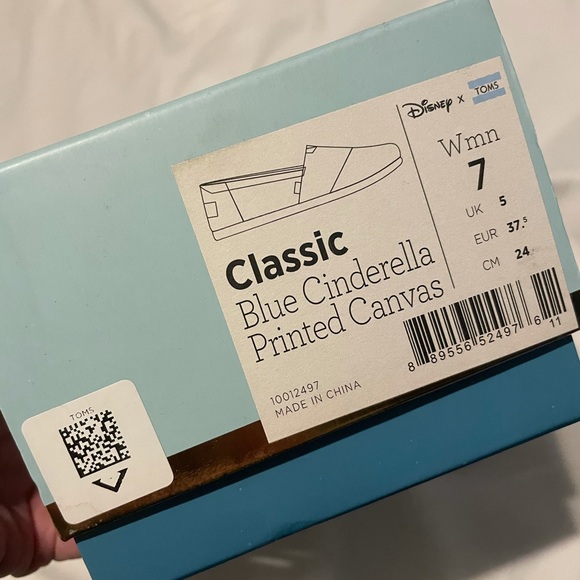 Disney x Toms Cinderella Slip On - Picture 4 of 9